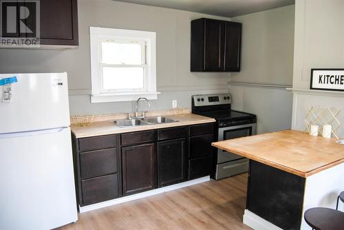 299 Goulais Ave, Sault Ste Marie, ON - Indoor Photo Showing Kitchen With Double Sink