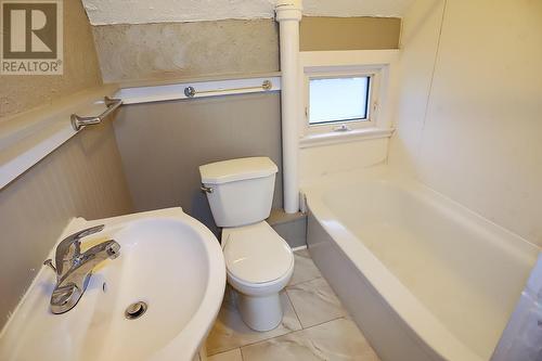 299 Goulais Ave, Sault Ste Marie, ON - Indoor Photo Showing Bathroom
