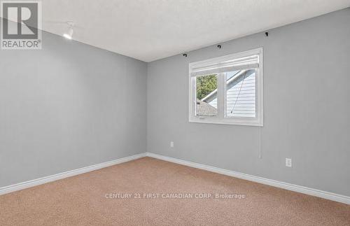 106 Pine Valley Drive, London South (South N), ON 