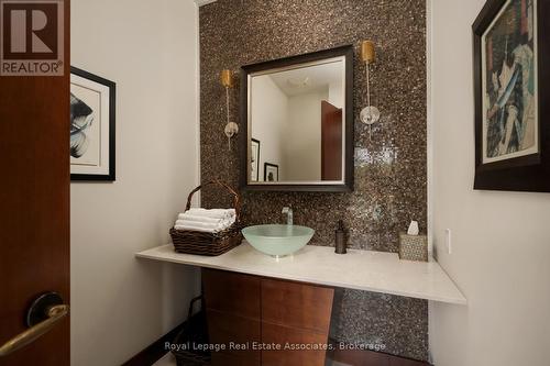 Powder Room - 1510 Pinetree Crescent, Mississauga, ON 