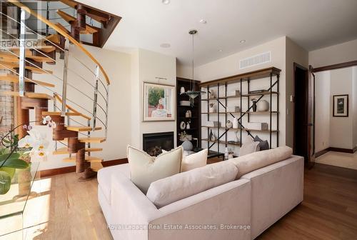 Dressing Room/Sun Room - 1510 Pinetree Crescent, Mississauga, ON 