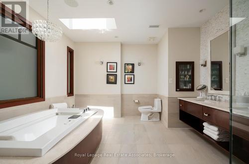 Primary Ensuite - 1510 Pinetree Crescent, Mississauga, ON 