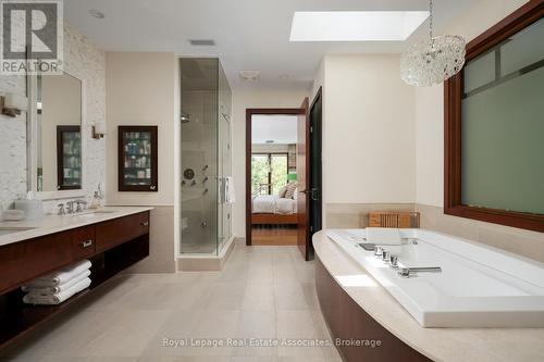 Primary Ensuite - 1510 Pinetree Crescent, Mississauga, ON 