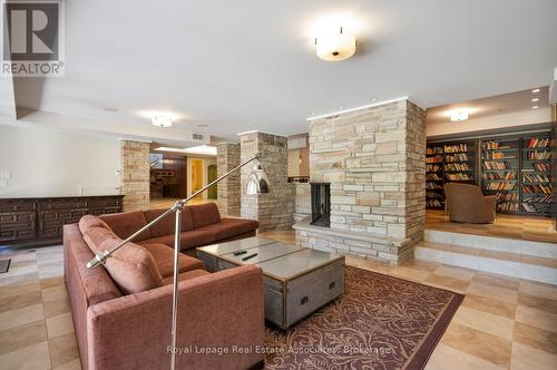 Family Room - 1510 Pinetree Crescent, Mississauga, ON 