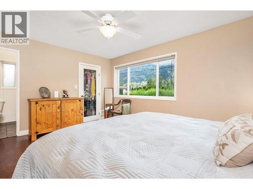 Master walk in closet - 6596 Lavington Way, Coldstream, BC 