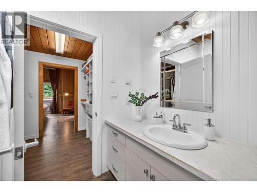 2030 Solsqua-Sicamous Road, Sicamous, BC - Indoor Photo Showing Bathroom