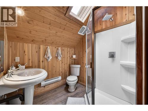 2030 Solsqua-Sicamous Road, Sicamous, BC - Indoor Photo Showing Bathroom