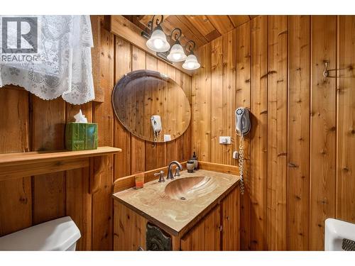 2030 Solsqua-Sicamous Road, Sicamous, BC - Indoor Photo Showing Bathroom