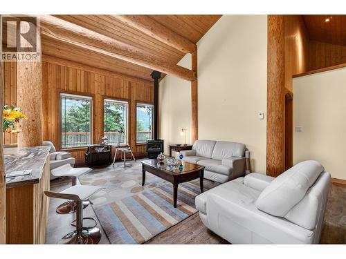 2030 Solsqua-Sicamous Road, Sicamous, BC - Indoor Photo Showing Living Room