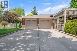 18 WOODLAND AVENUE Chatham, ON N7L 2S3