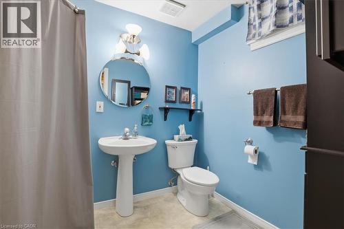 20 Ridgeway Crescent, Kitchener, ON - Indoor Photo Showing Bathroom