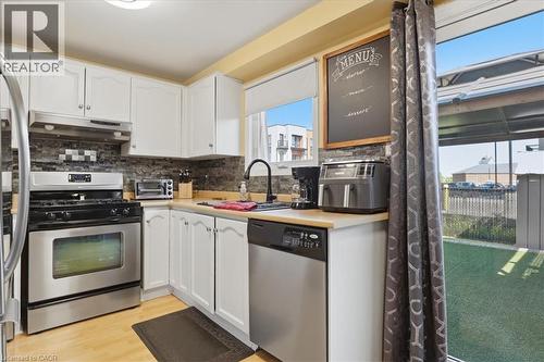 20 Ridgeway Crescent, Kitchener, ON - Indoor Photo Showing Kitchen