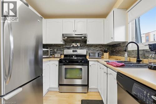 20 Ridgeway Crescent, Kitchener, ON - Indoor Photo Showing Kitchen