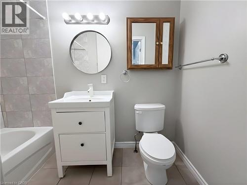 105 Cheever Street, Hamilton, ON - Indoor Photo Showing Bathroom