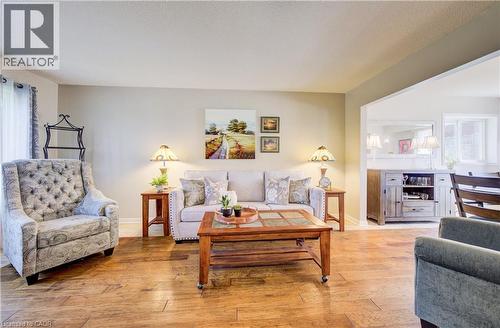 135 Royal Orchard Drive, Kitchener, ON - Indoor Photo Showing Living Room