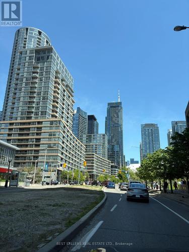 1001 - 4000 SPADINA AVENUE  Toronto, ON M5V 3Y9