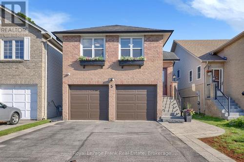 5 EMPIRE CRESCENT  Clarington (Courtice), ON L1E 1E3