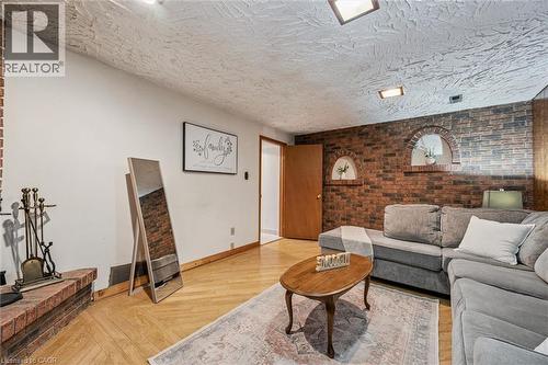 24 Devonglen Court, Kitchener, ON 