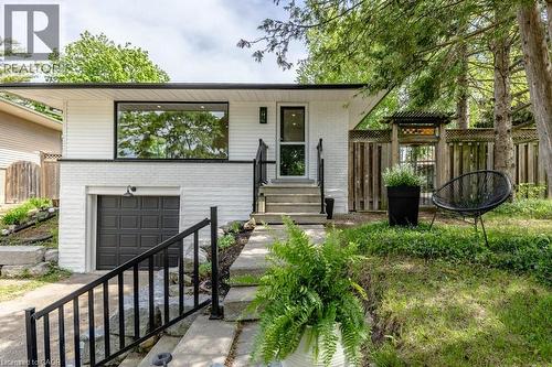 22 CHARLOTTE Crescent  Kitchener, ON N2B 2K3
