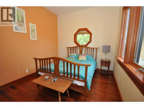 Main floor bedroom - 4515 Beasley West Road, Nelson, BC 