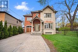3 DONNYBROOK LANE  Toronto, ON M9A 2V2