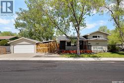 2 PLEASANTVIEW BAY  Regina, SK S4R 5H3