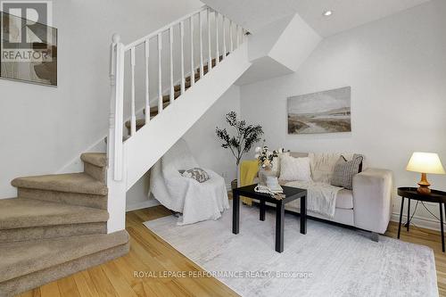 6 Hilda Street, Ottawa, ON 