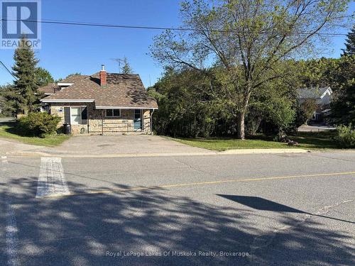 60 West Road W, Huntsville, ON 