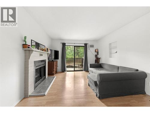 555 Dalgleish Drive Unit# 412, Kamloops, BC - Indoor Photo Showing Living Room With Fireplace
