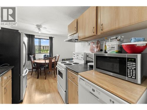 Well-laid-out kitchen with adjacent dining area, offering functional workspace, plenty of cabinetry, and an open flow ideal for everyday living. - 555 Dalgleish Drive Unit# 412, Kamloops, BC - Indoor Photo Showing Kitchen