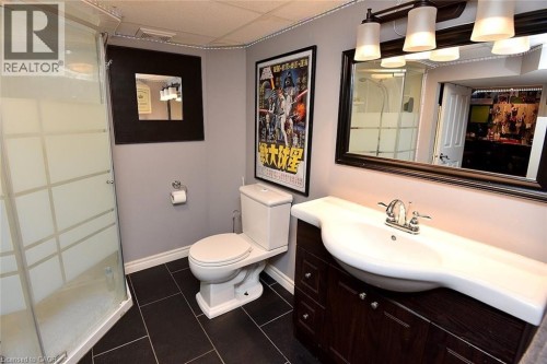 18 Dennis Avenue, Waterdown, ON - Indoor Photo Showing Bathroom
