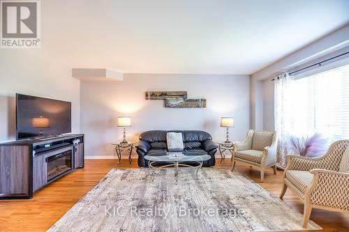 40 Puttingedge Drive, Whitby (Rolling Acres), ON 