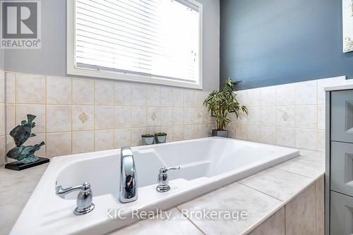 40 Puttingedge Drive, Whitby (Rolling Acres), ON 