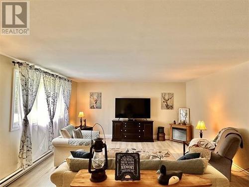 1157 Martin Road, Spragge, ON - Indoor Photo Showing Living Room