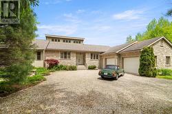 384 SOUTH RIVER ROAD Centre Wellington (Elora/Salem), ON N0B 1S0