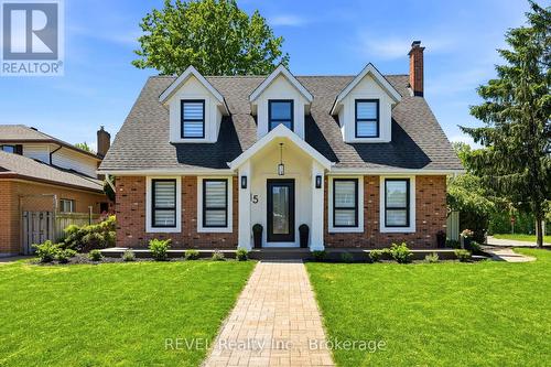 15 MACINTOSH CRESCENT  St. Catharines (Martindale Pond), ON L2N 7M1