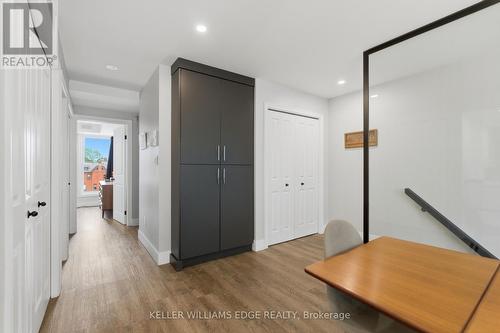 Entrance and hallway third floor - 389 Dundas Street, Woodstock, ON 