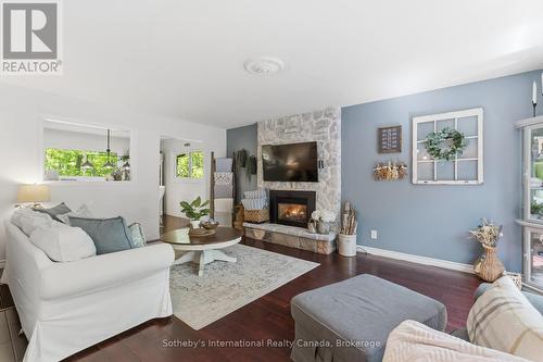 180 Clairmont Road, Gravenhurst (Muskoka (S)), ON - Indoor Photo Showing Living Room With Fireplace