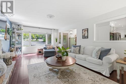 180 Clairmont Road, Gravenhurst (Muskoka (S)), ON - Indoor Photo Showing Living Room