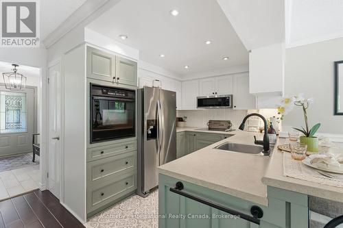 180 Clairmont Road, Gravenhurst (Muskoka (S)), ON - Indoor Photo Showing Kitchen With Upgraded Kitchen