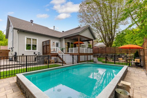 Piscine - 50 Rue Des Érables, Mont-Saint-Hilaire, QC 