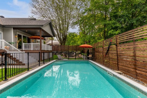 Piscine - 50 Rue Des Érables, Mont-Saint-Hilaire, QC 