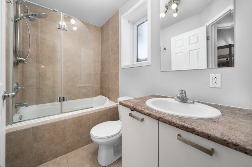 Salle de bains - 5900 Rue Charpentier, Brossard, QC 
