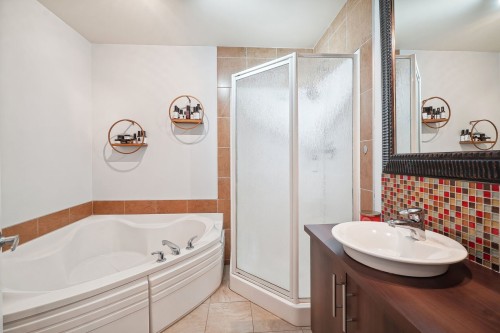 Salle de bains - 201-9108 Rue Notre-Dame E., Montréal (Mercier/Hochelaga-Maisonneuve), QC 