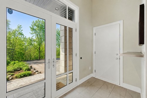 Hall d'entrée/Vestibule - 112 Ch. Jos-Montferrand, L'Ange-Gardien, QC 