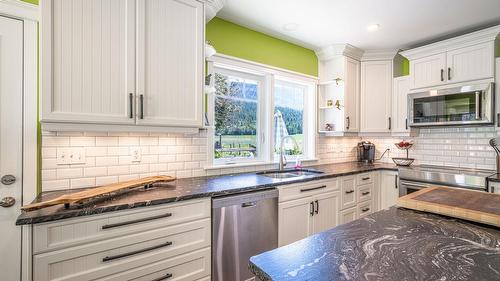 749 Enderby - Grindrod Road, Enderby, BC - Indoor Photo Showing Kitchen With Double Sink With Upgraded Kitchen