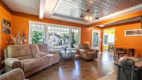 749 Enderby - Grindrod Road, Enderby, BC - Indoor Photo Showing Living Room
