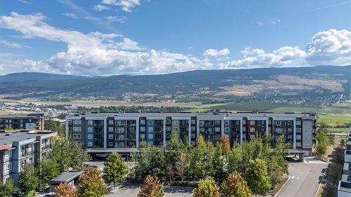 PH17-775 ACADEMY Way  Kelowna, BC V1V 0A5
