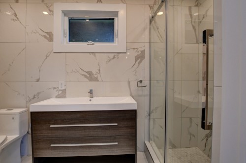 Salle de bains - 2540 Rue Stevens, Montréal (Saint-Laurent), QC 