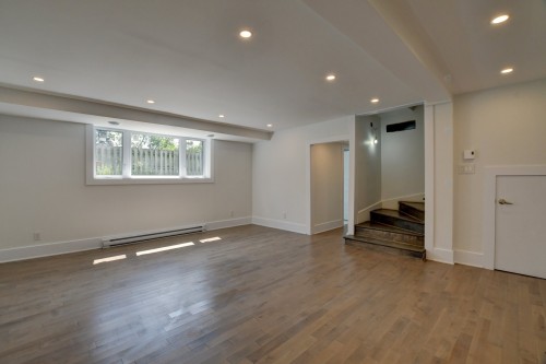 Salle familiale - 2540 Rue Stevens, Montréal (Saint-Laurent), QC 